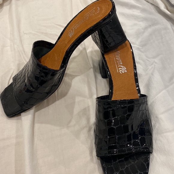 Ladies shoes - Picture 2 of 2